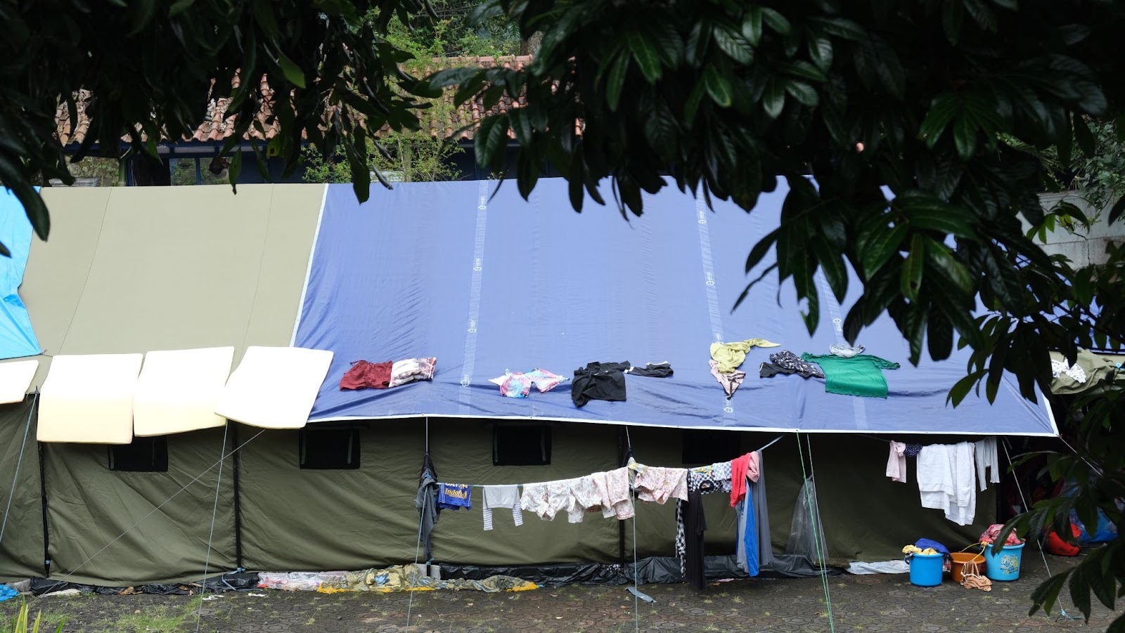 tenda pengungsian cianjur