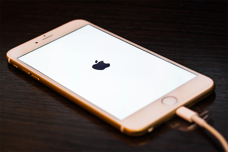 Làm thế nào để khởi động lại iPhone khi bị treo máy?