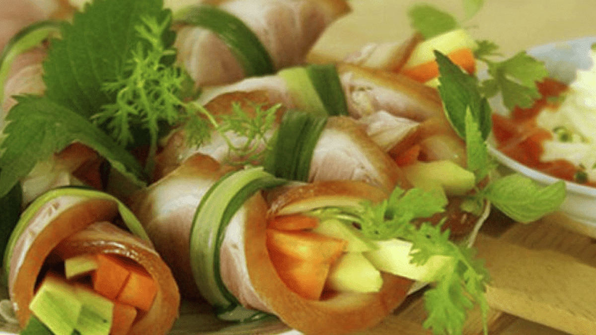 Chân giò hun khói IKA cuộn xoài xanh