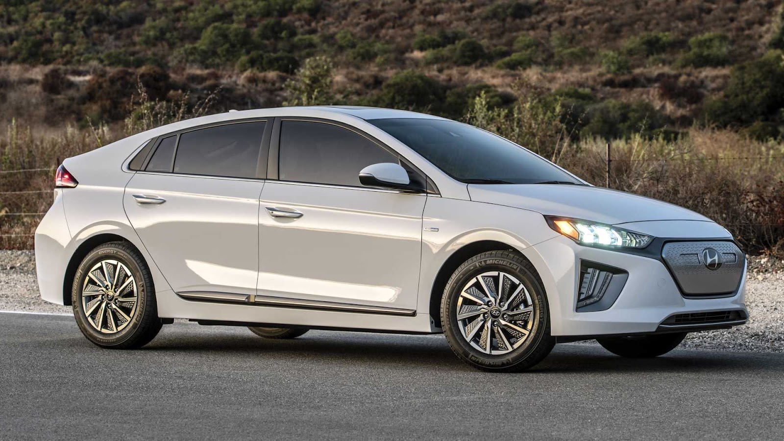 Hyundai Ioniq Review Indonesia Mobil Listrik Dibawah Rp 1 Miliar | MobilMan