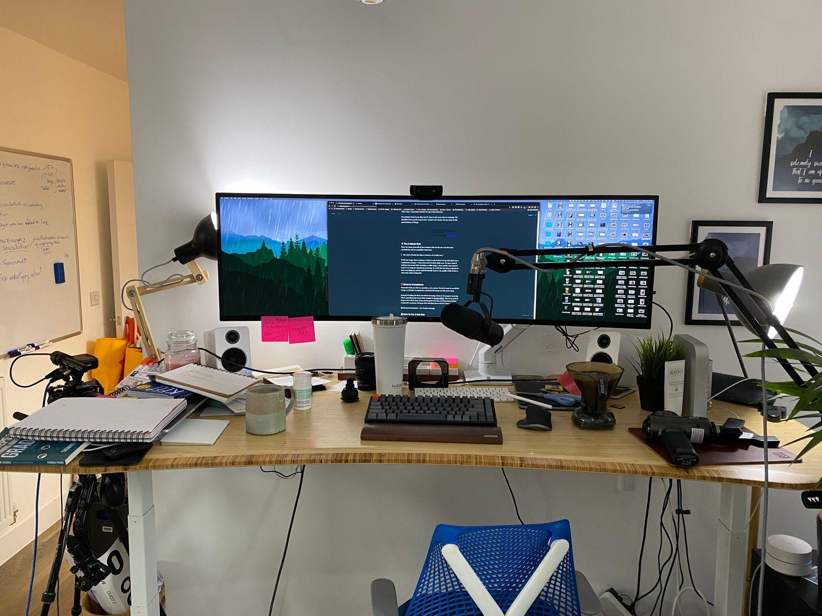 My messy desk before applying the 2-minute rule