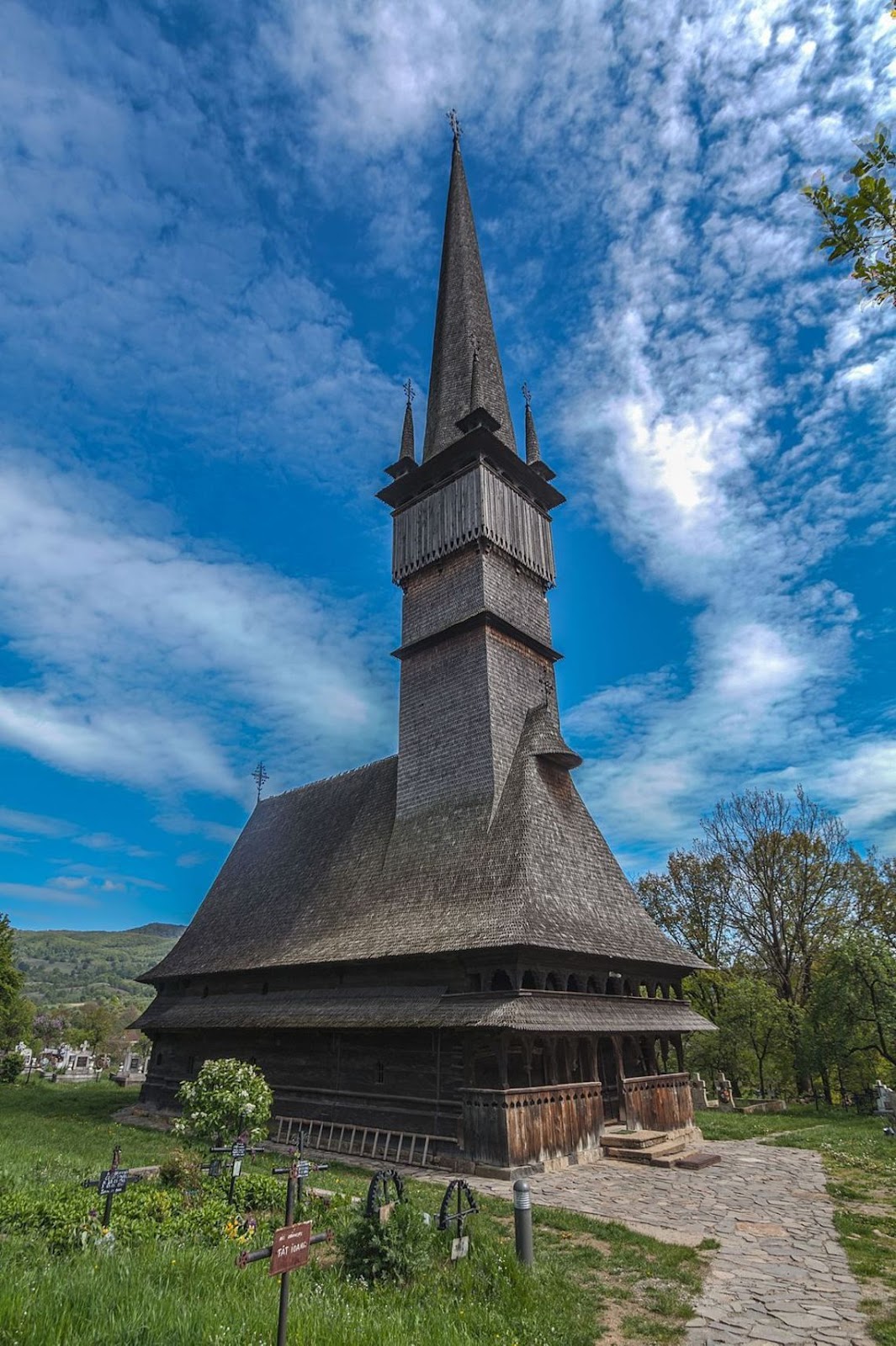 Hành trình qua những ngôi nhà thờ gỗ của vùng Maramures, Romania