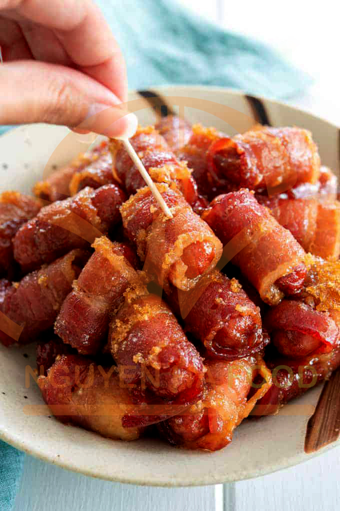 bacon-cuon-xuc-xich-xong-khoi