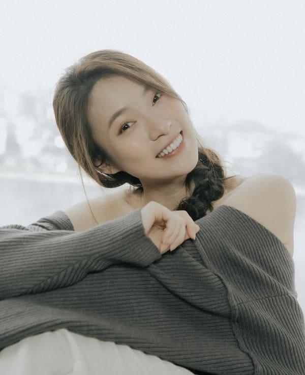 Cô nàng Khánh Vy đa tài xuất hiện với vai trò MC trên sóng truyền hình và hiện còn xây dựng kênh tiktok hấp dẫn