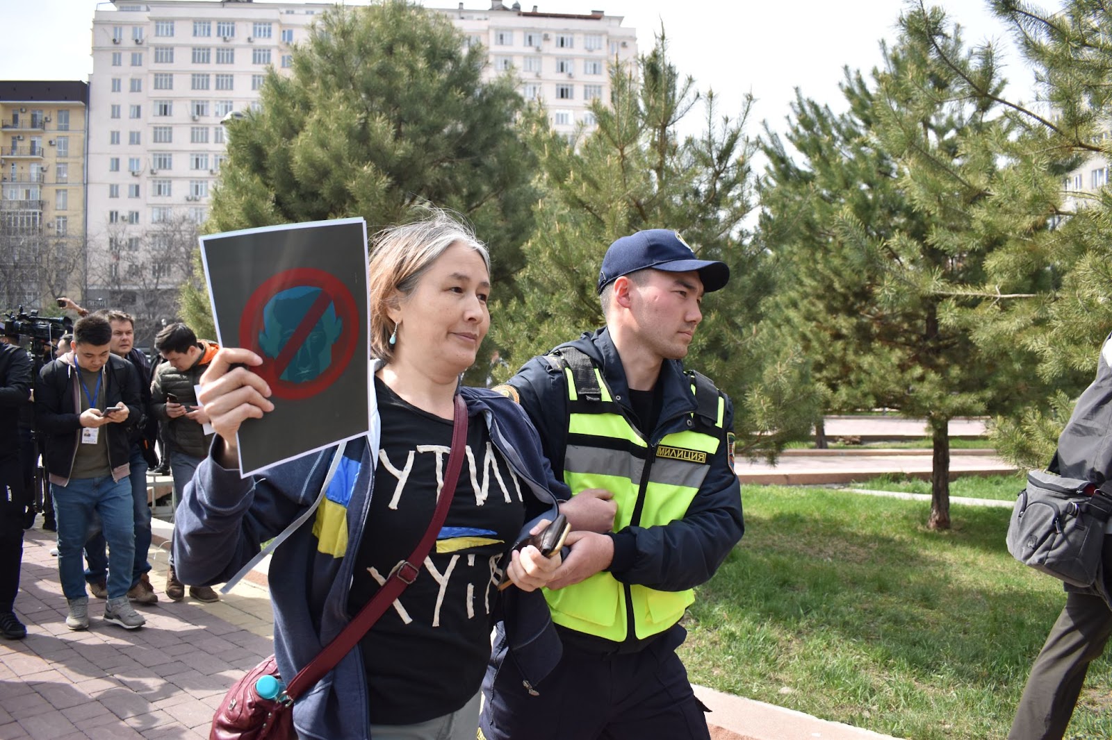 Украинаны колдоо митингинин катышуучуларын милиция кармап кетти (Фоторепортаж)
