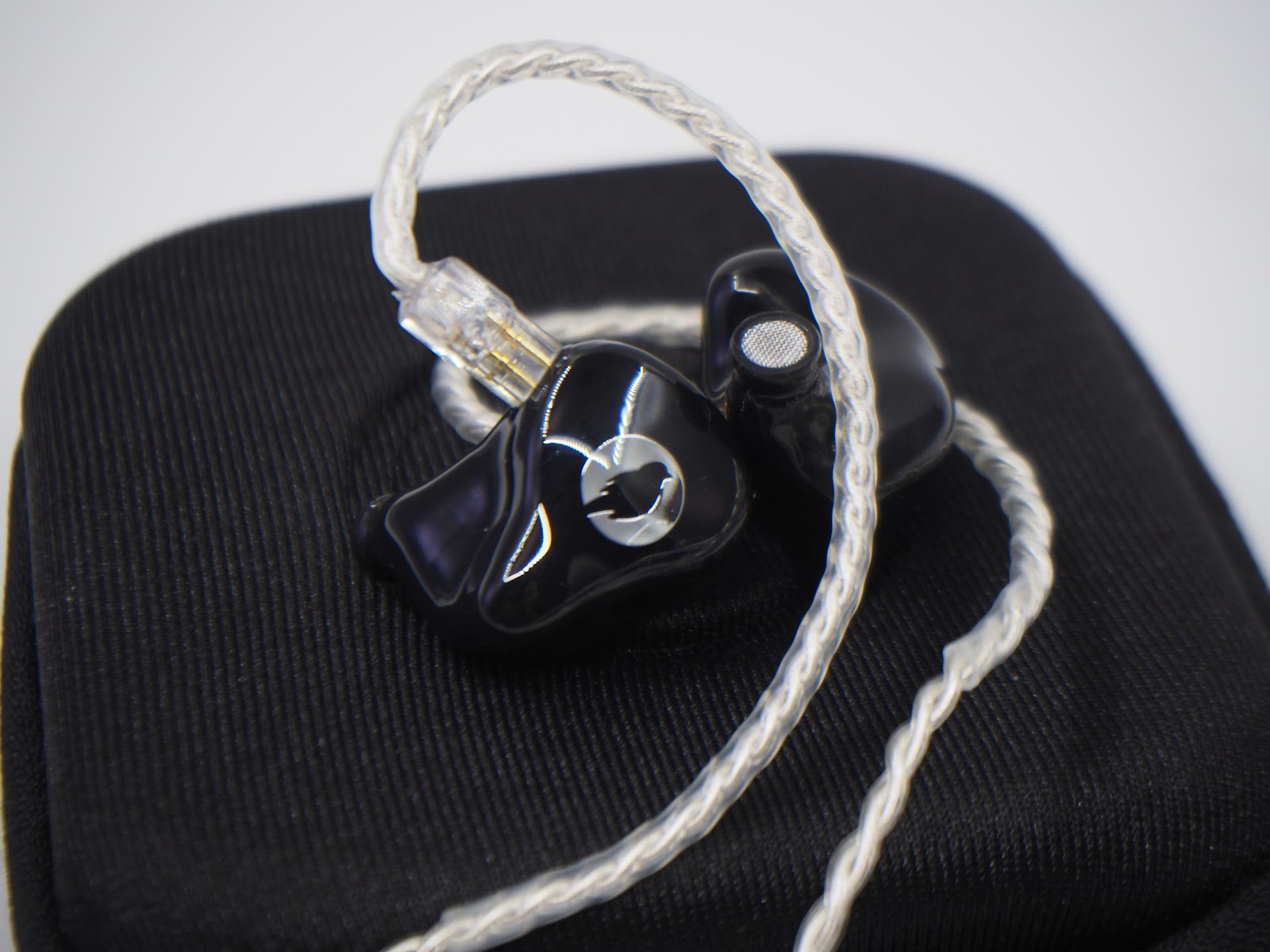 The Dauntless have better detail retrieval capability than typical single dynamic driver IEMs. 