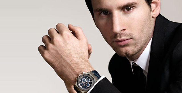 Leo Messi posando con el reloj Audemars Piguet