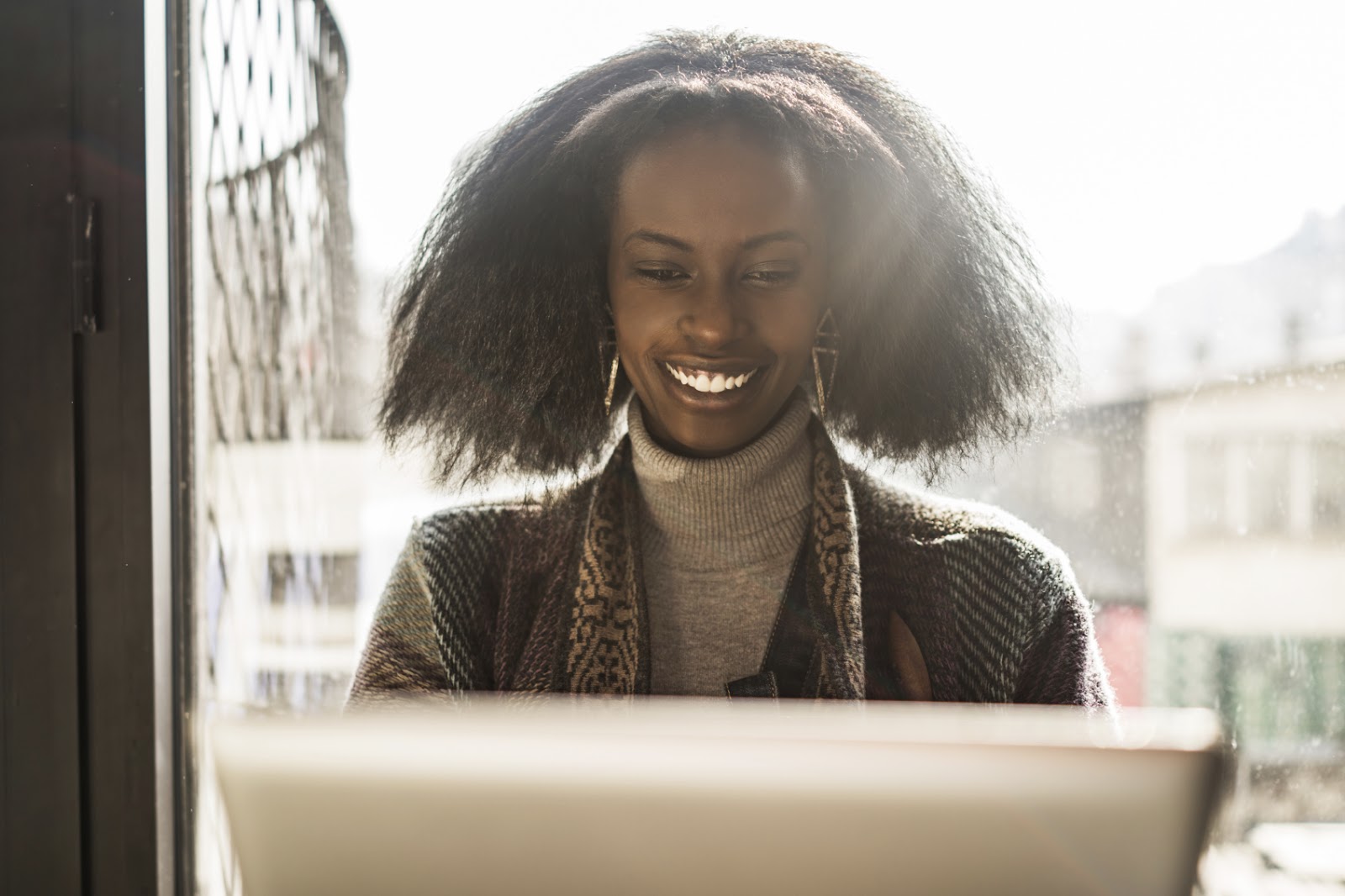 woman researching before attending a networking event or meeting with people