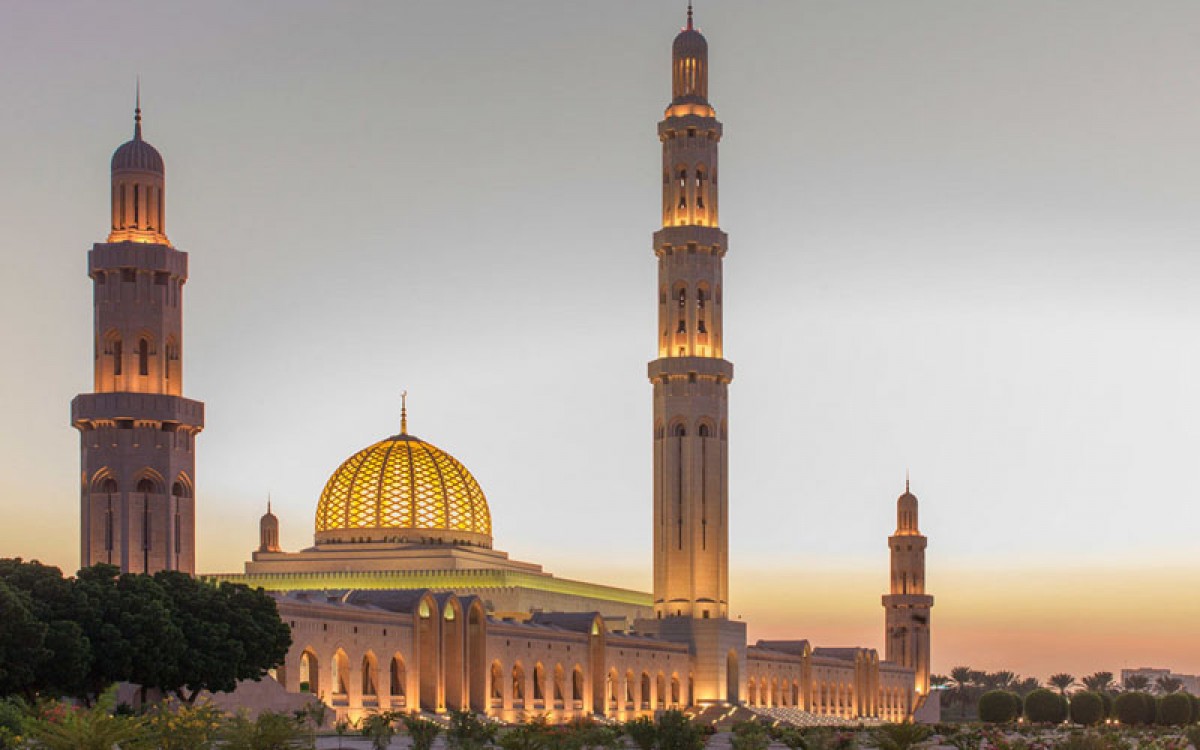 Mengenal Masjid Agung Sultan Qaboos, Masjid Terkenal dan Terbesar di Oman