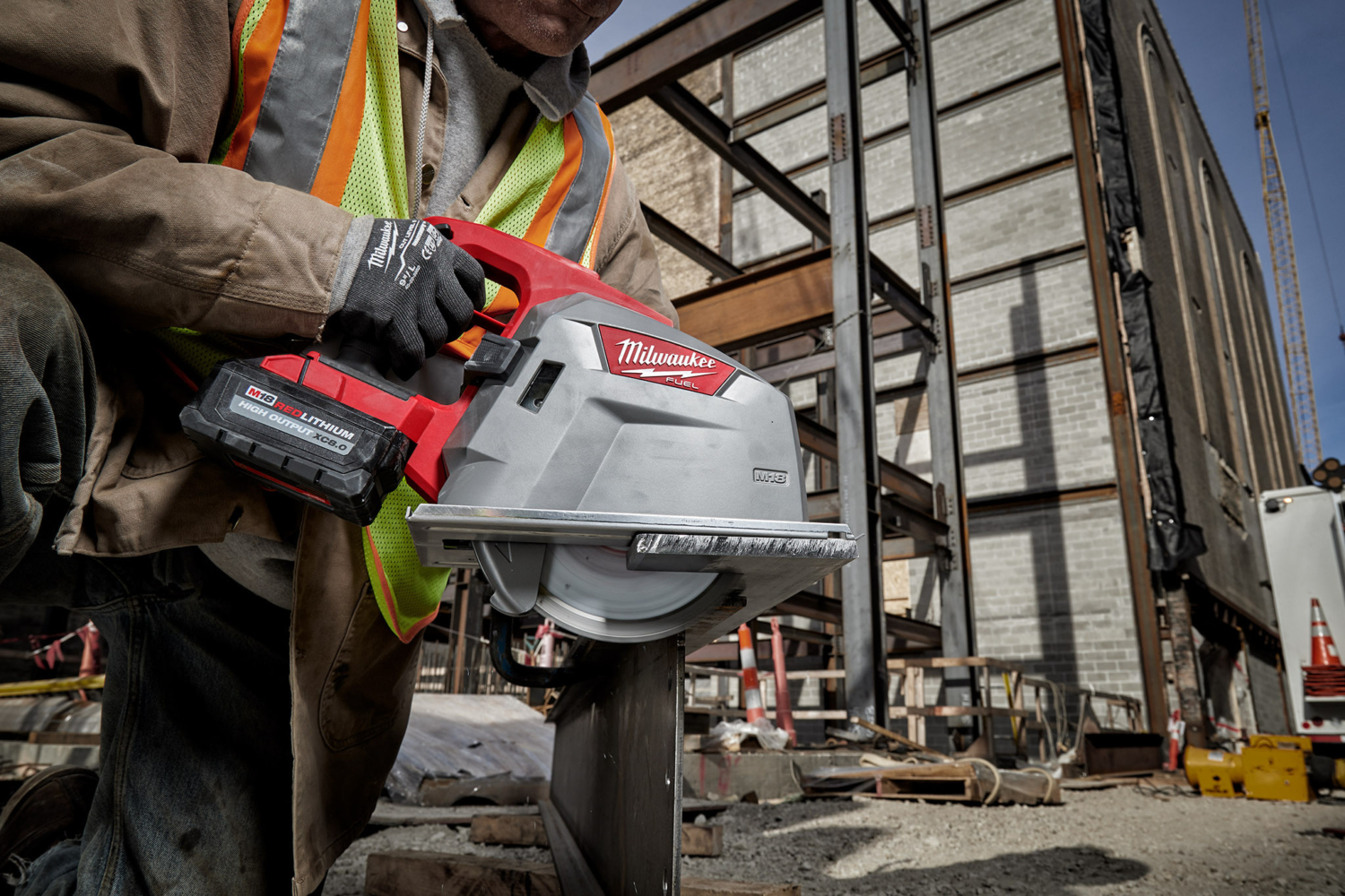 Фото Milwaukee Tool M18 FUEL Циркулярная пила для резки металла 8″ 2982-20