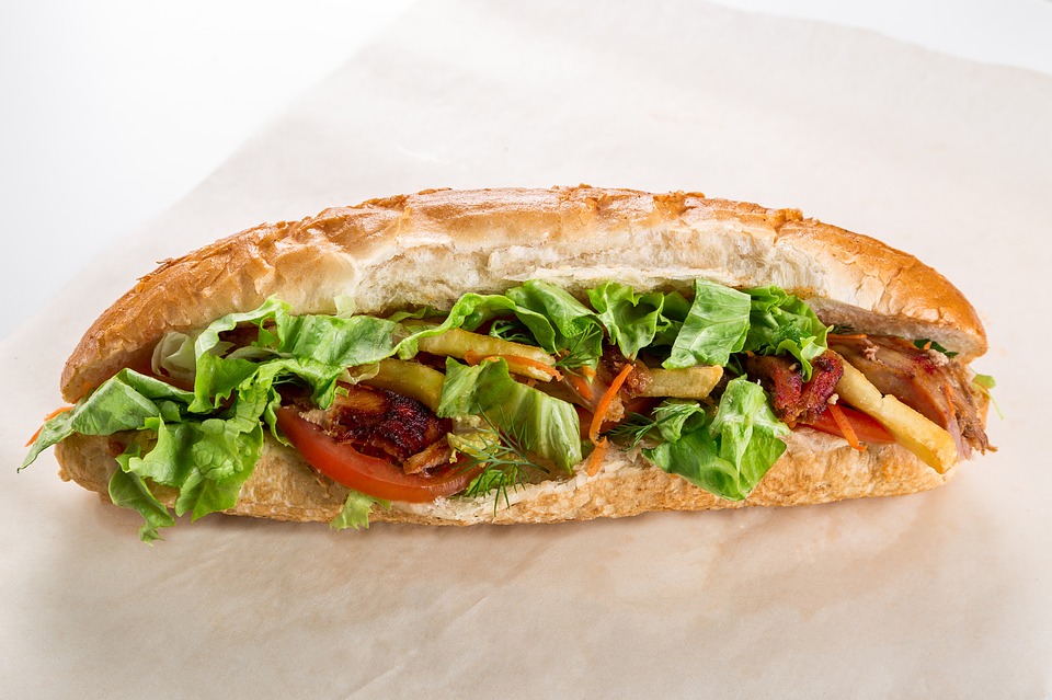 Bánh mì nhân thịt nướng