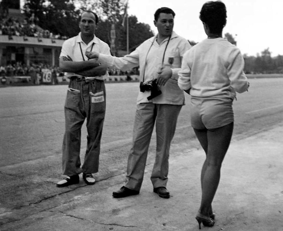 D:\Documenti\posts\posts\Women and motorsport\foto\Getty e altre\Monza\vintage-gridgirls7492-Monza.jpg