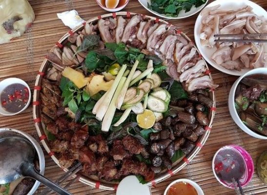 Người xưa thường quan niệm rằng ăn thịt chó để giải đen