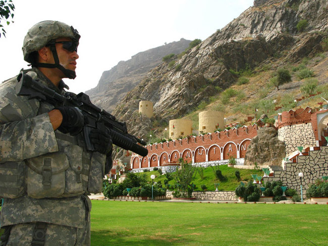 14) Afghanistan and Pakistan - US soldier on watch at the Torkham Gate, which divides Afghanistan from Pakistan, and is a major border crossing between the two countries.