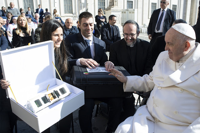 Phóng vệ tinh của Vatican