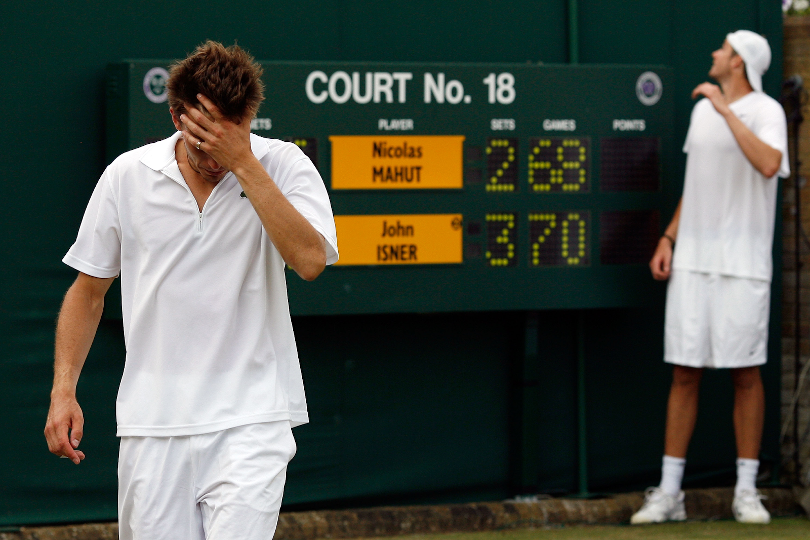 John Isner vs. Nicolas Mahut - 2010 Wimbledon - 11:05 (3 days) - Top Most Longest Tennis Matches