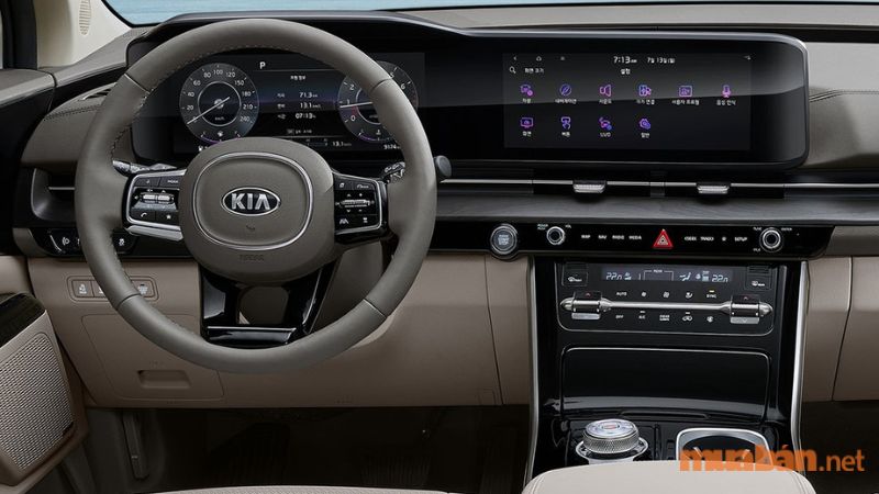  Nội thất cabin của xe ô tô Kia Sedona