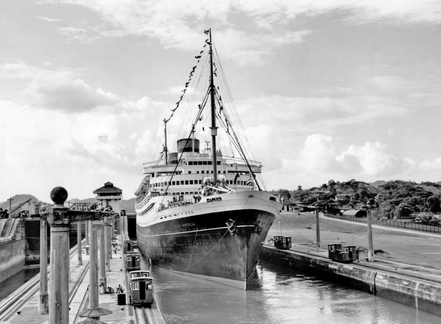 D:\Bill\Pictures\Tony90\Jun 19 2019\Ships B & W  Done\Nieuw Amsterdam in Pananma Canal Oct 1955.jpg