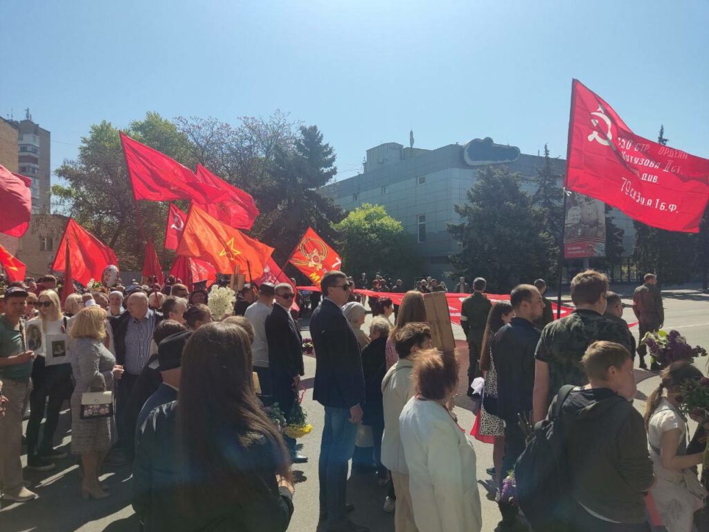 Celebraciones del Día de la Victoria en ciudades ucranianas bajo control ruso (Foto, Video)