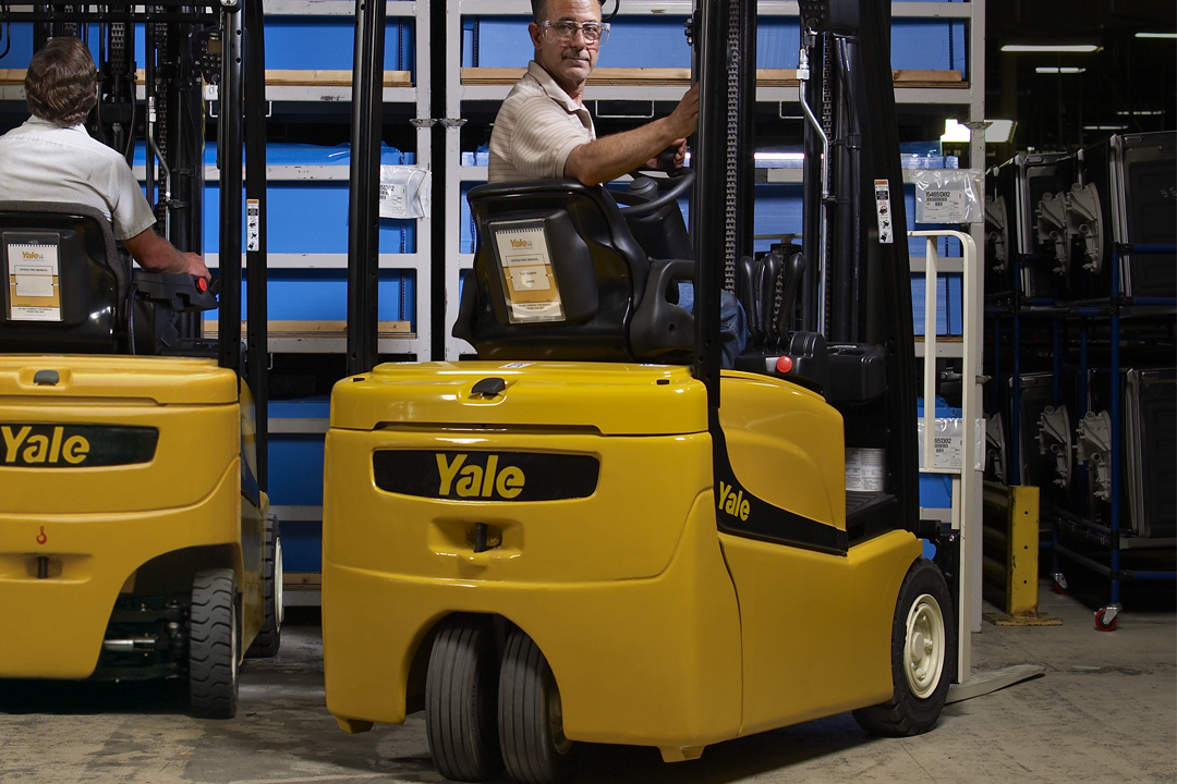 Yale ERP030-040VT 3-wheel electric forklift is mobile and flexible