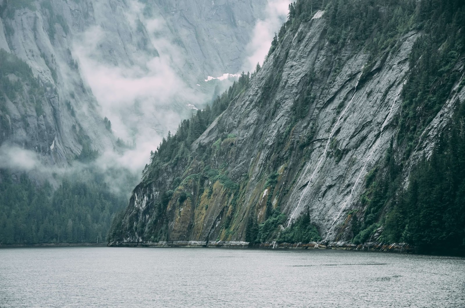 Alaska mountainscape to represent Alaska elopement location