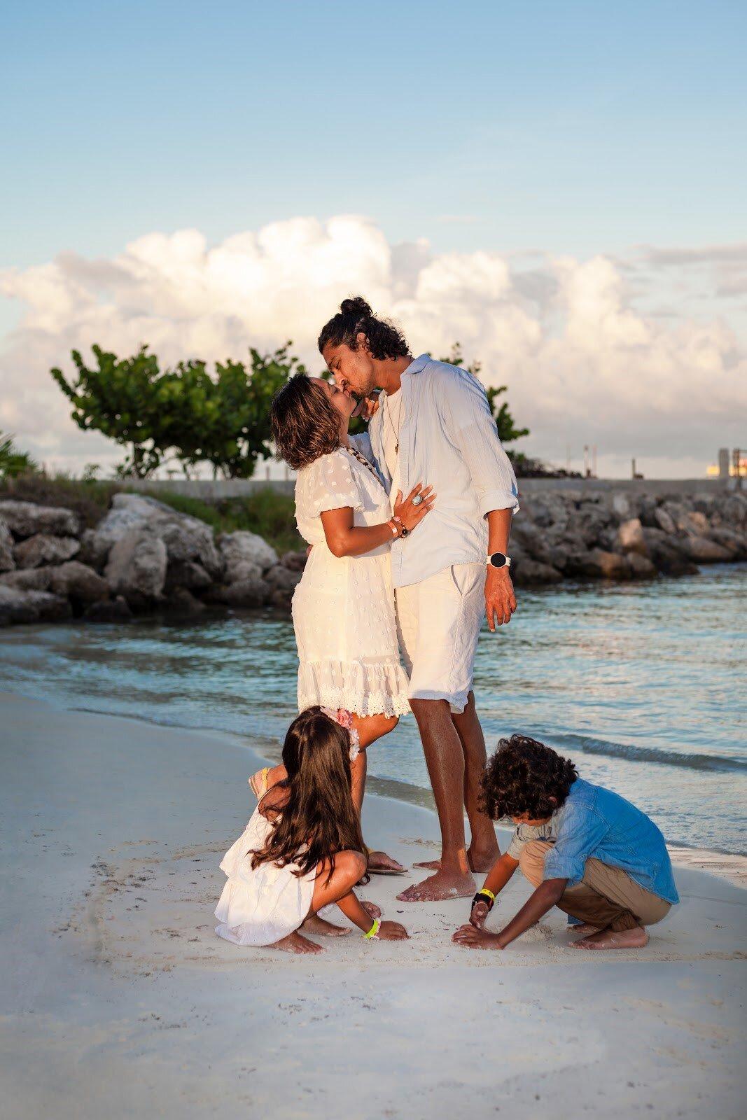 Family getting candid photoshoot by a local photographer on their Mexico travel 