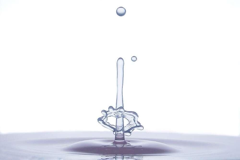 https://cdn.iflscience.com/images/47750b35-9a73-5265-9ee4-5b6cef4a0f19/content-1591695199-water-drops-by-atauliarahman-indonesia.jpg