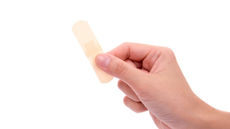 二重を癖付けるアイテープがない時はどうする 絆創膏で代用する方法とは
