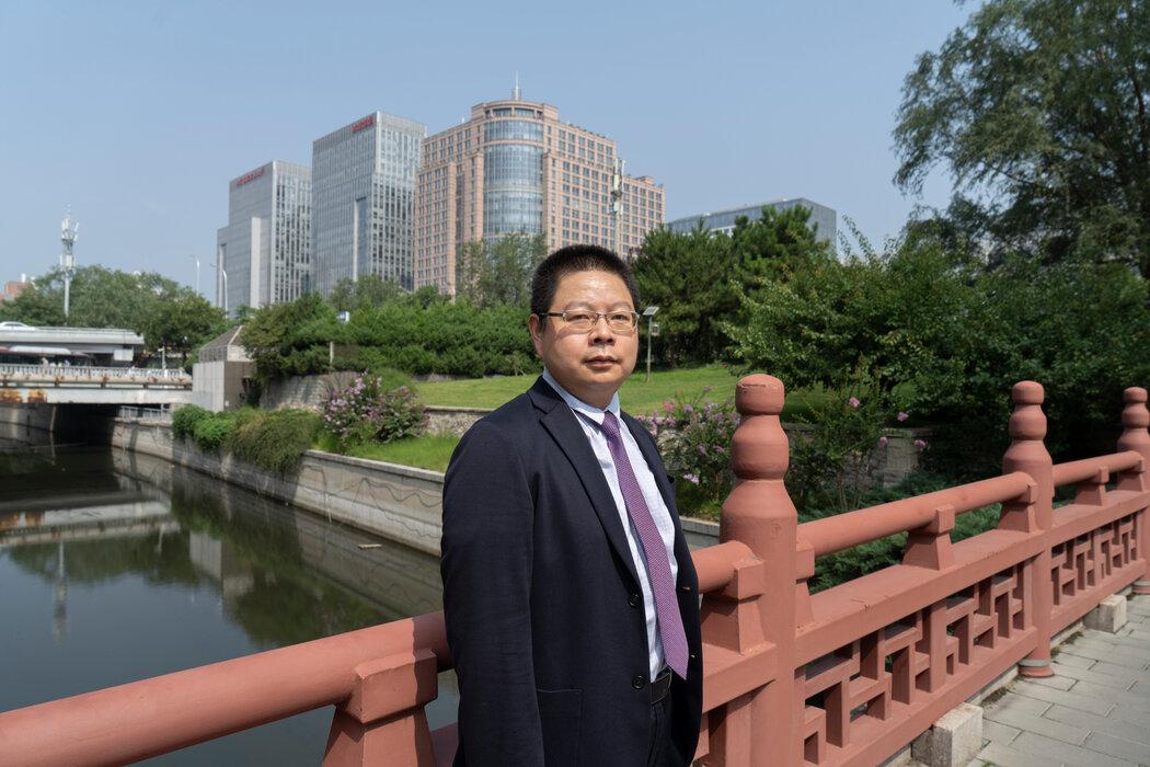 支持香港新《国家安全法》的中国知识分子田飞龙在北京。他曾在一所传统上较为自由的大学读研究生。