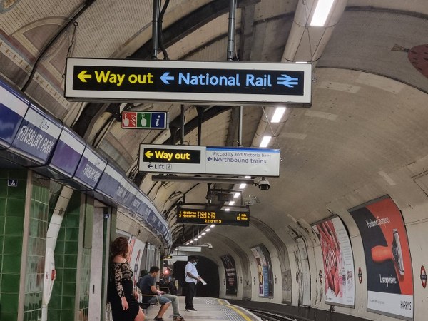 METRO W LONDYNIE - PRZEWODNIK DLA POCZĄTKUJĄCYCH