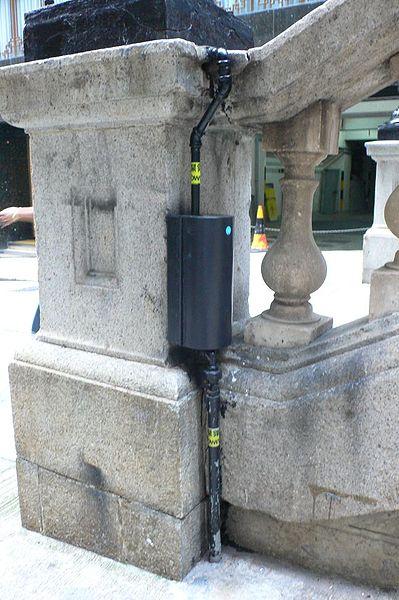 https://upload.wikimedia.org/wikipedia/commons/thumb/6/66/Gas_Pipe_of_Duddell_Street_Gas_Lamp.JPG/399px-Gas_Pipe_of_Duddell_Street_Gas_Lamp.JPG