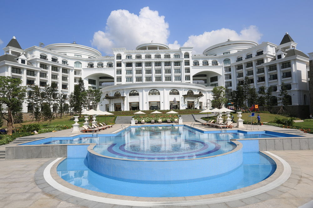 Top 5 khách sạn sở hữu bể bơi cực đẹp và đỉnh tại Vịnh Hạ Long