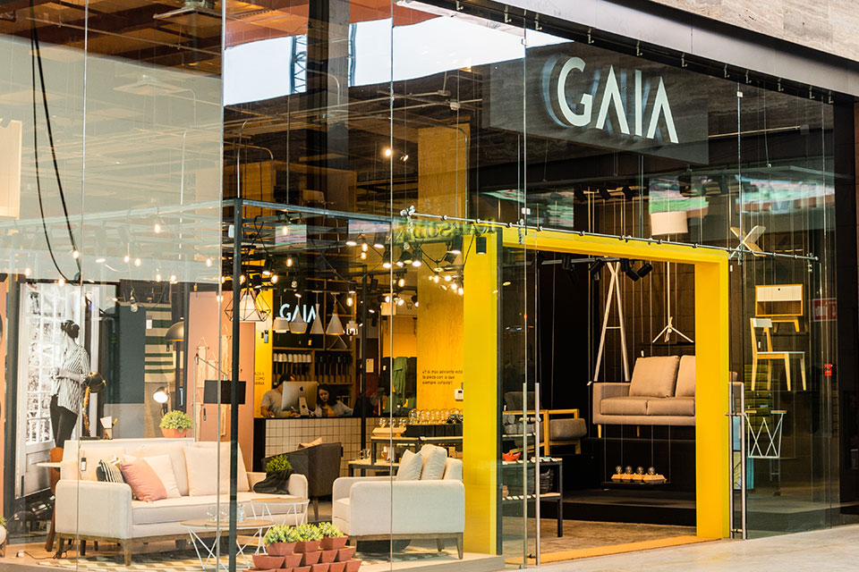 Imagen mostrando una de las tiendas físicas de muebles GAIA. Marketing mix Plaza
