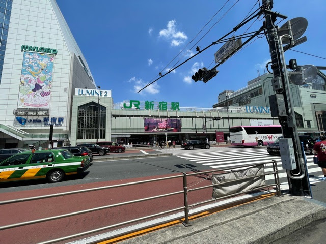 JR新宿駅　甲州街道出口の画像。