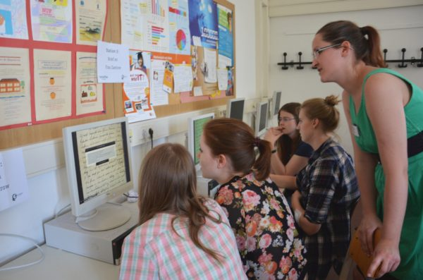Student teams transcribing at the Primo Levi Gymnasium, Berlin