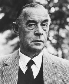 Erich Maria Remarque photo by Jerry Bauer.jpg