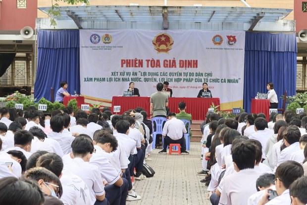 Việt Nam tuyên truyền về Điều 331 Bộ luật Hình sư cho học sinh trung học phổ thông