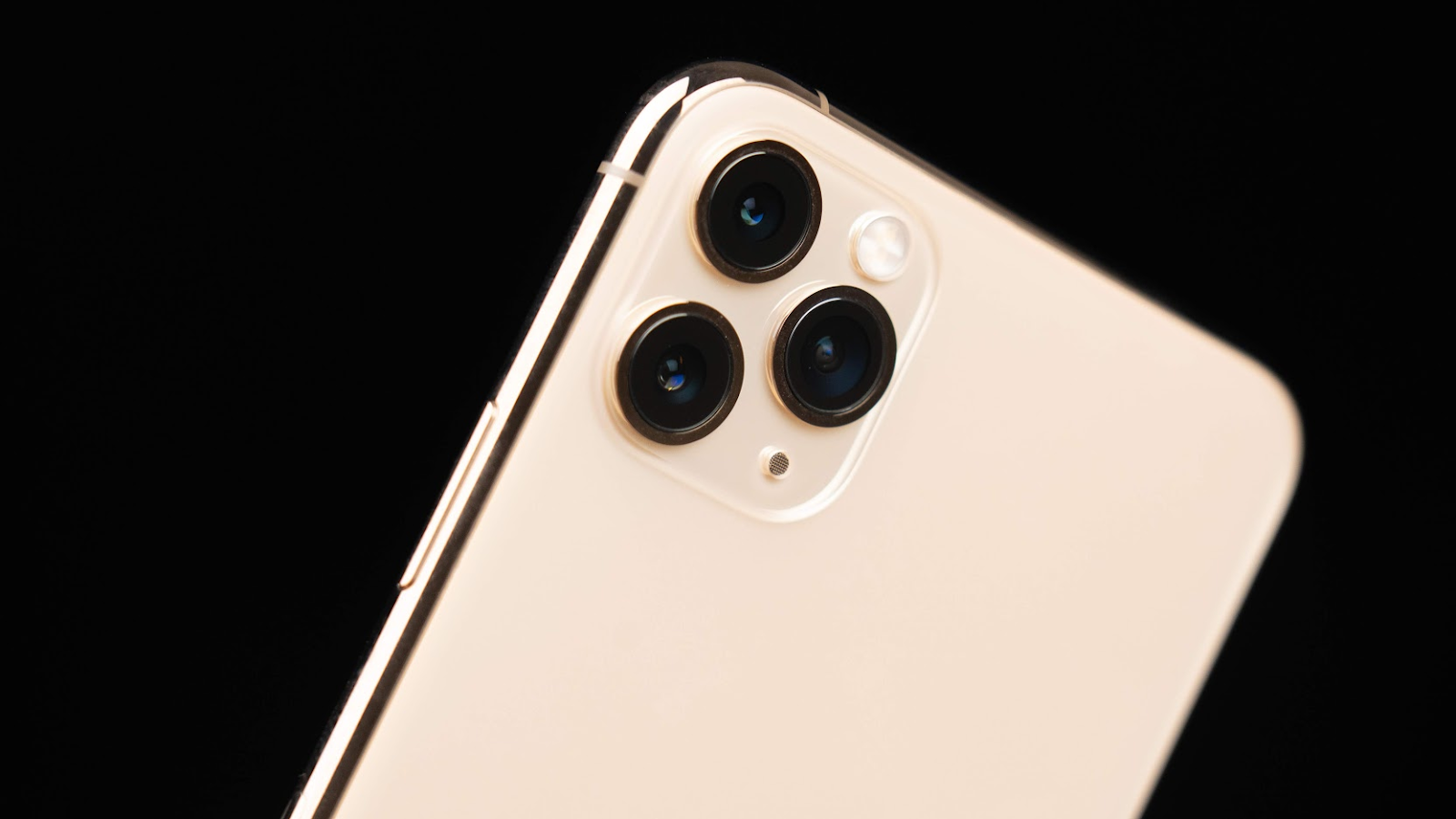 開箱上手 真的需要為iphone 11 貼保護貼 裝保護殼嗎 Hoda 2 5d 3d 隱形滿版玻璃保護貼 Hoda 柔石軍規防摔保護殼 科技狗