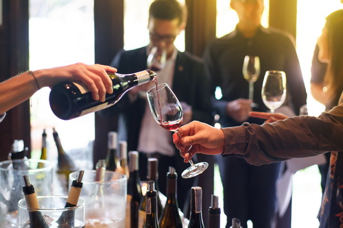 Alcohol,Bartender,Drink,Distilled beverage,Alcoholic beverage