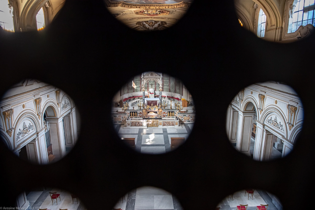 Viếng Vương cung thánh đường Thánh Cecilia ở Trastevere, được xây bên trên nhà của vị tử đạo