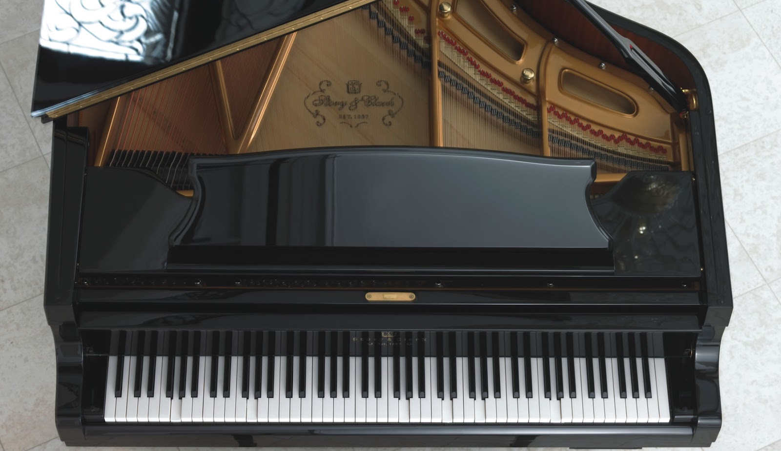 Grand piano with QRS PNOmation