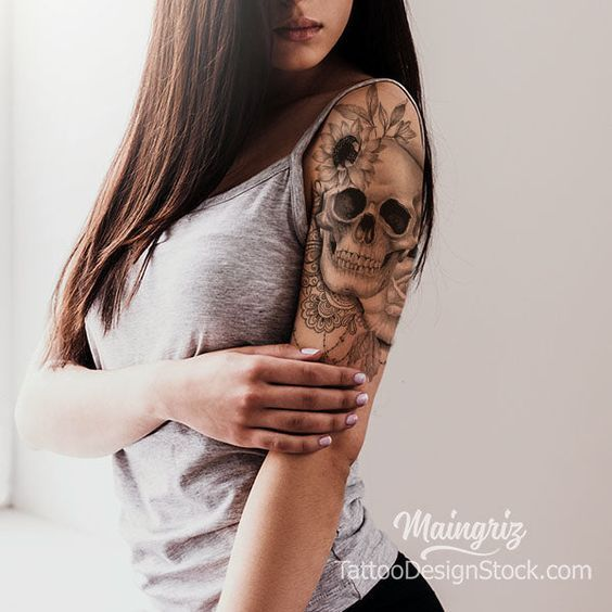 lady wearing skull sleeve tattoo