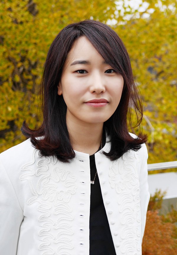 Penulis Skenario Drama Populer Crash Landing On You, Park Ji Eun