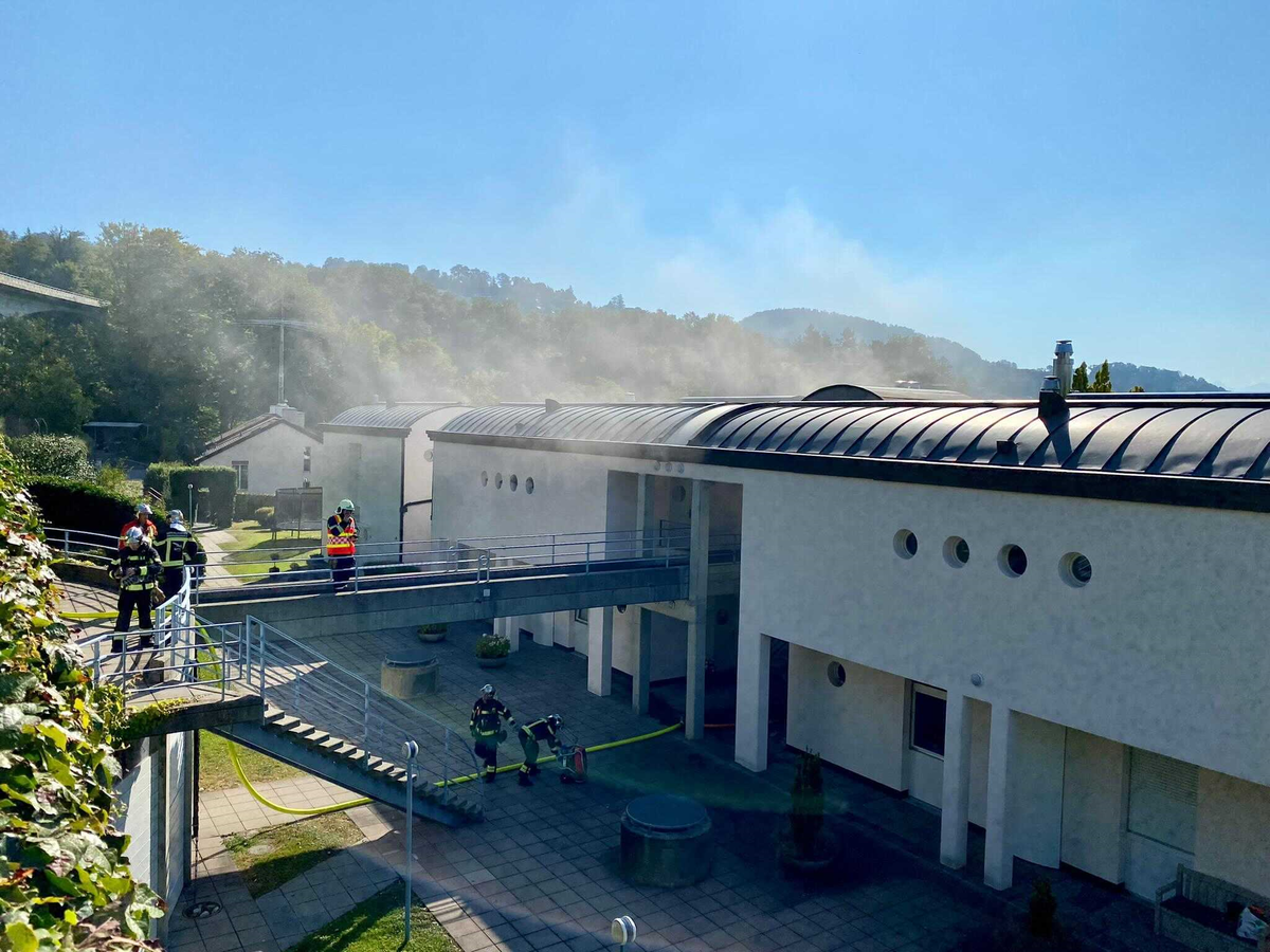 Jeudi matin 2 septembre vers 10h: la police cantonale vaudoise est alertée qu’une habitante du chemin du Mâcheret à Lutry s’est immolée par le feu dans son appartement. Les secours arrivent immédiatement sur place.