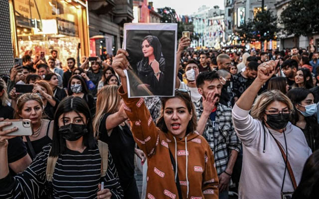 Protests for women's rights after the death of Mahsa Amini due to the incident that the headscarf was too loose.
