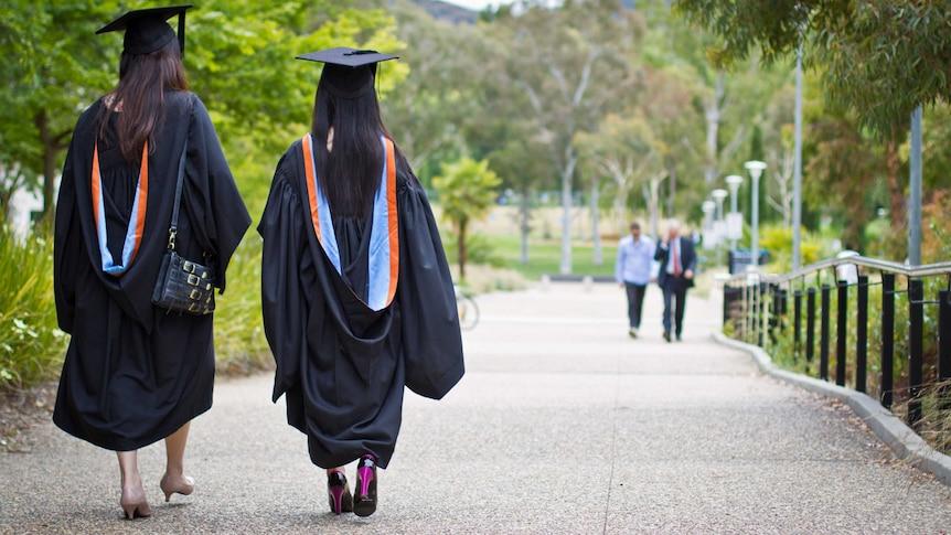 University graduates struggle to find full-time work as enrolments  increase, study finds - ABC News