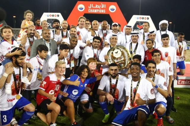 Jogadores do Sharjah FC comemoram após conquista de título.                       (Foto: Teller Report)