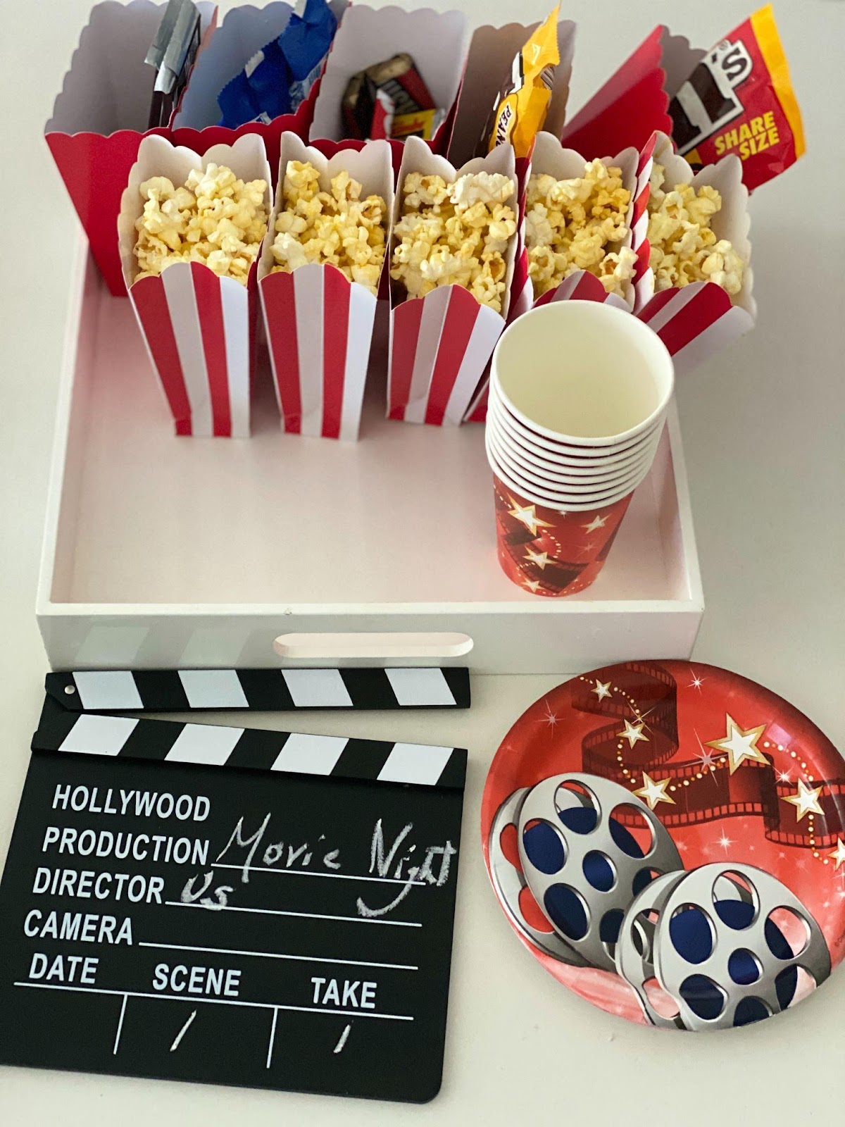  It’s the most wonderful time of the year, especially if you love watching funny holiday movies. Here’s a list and the top tips for a successful family movie night at home.