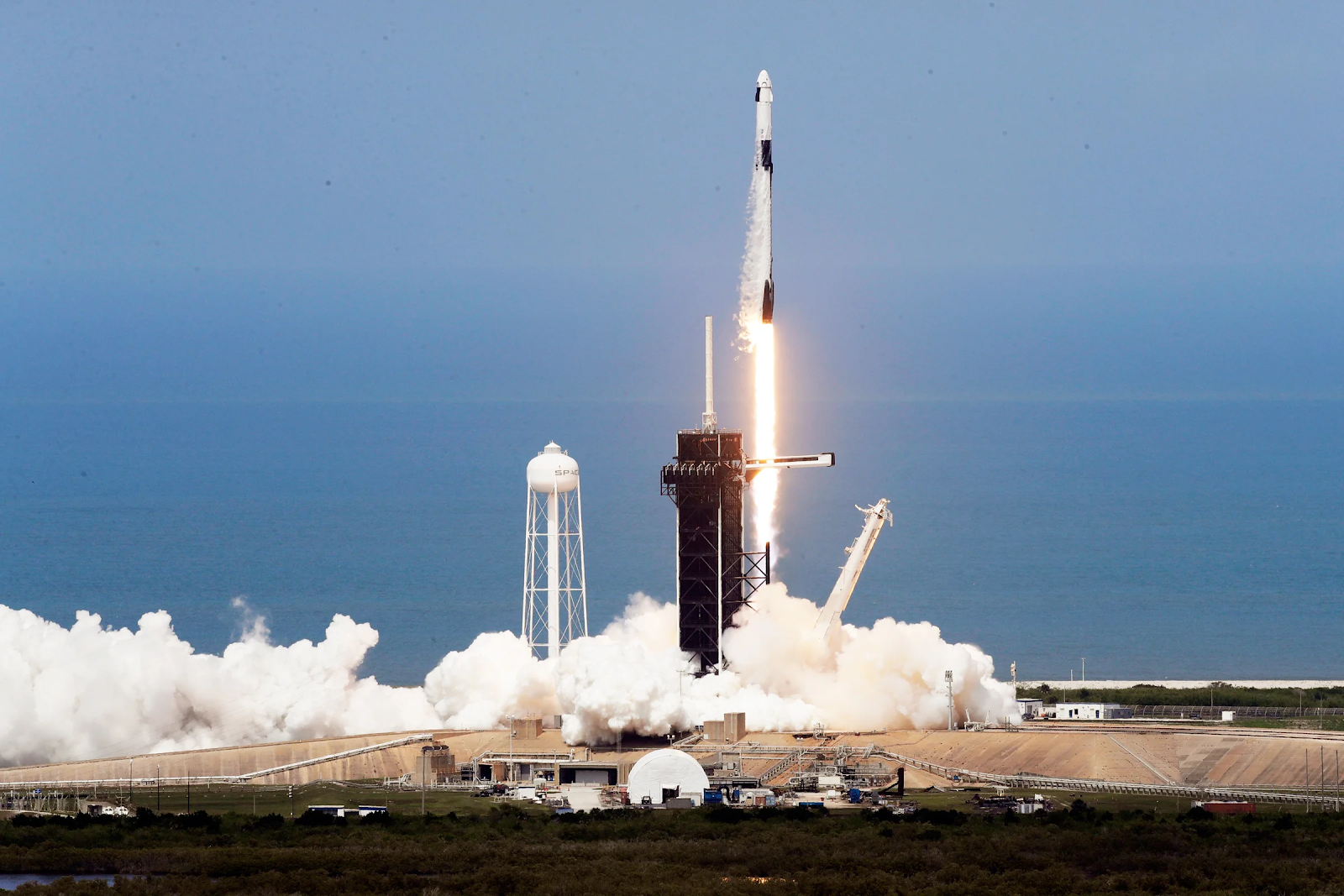 запуск капсулы от SpaceX