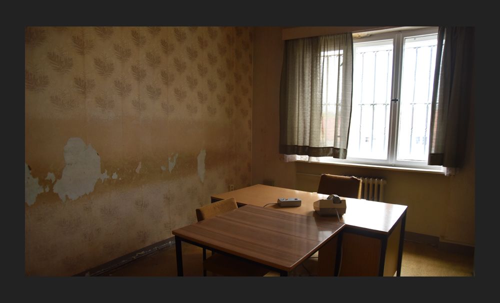 Комната для допросов в тюрьме Хоэншёнхаузен